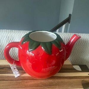 VIRAL Strawberry teapot water can